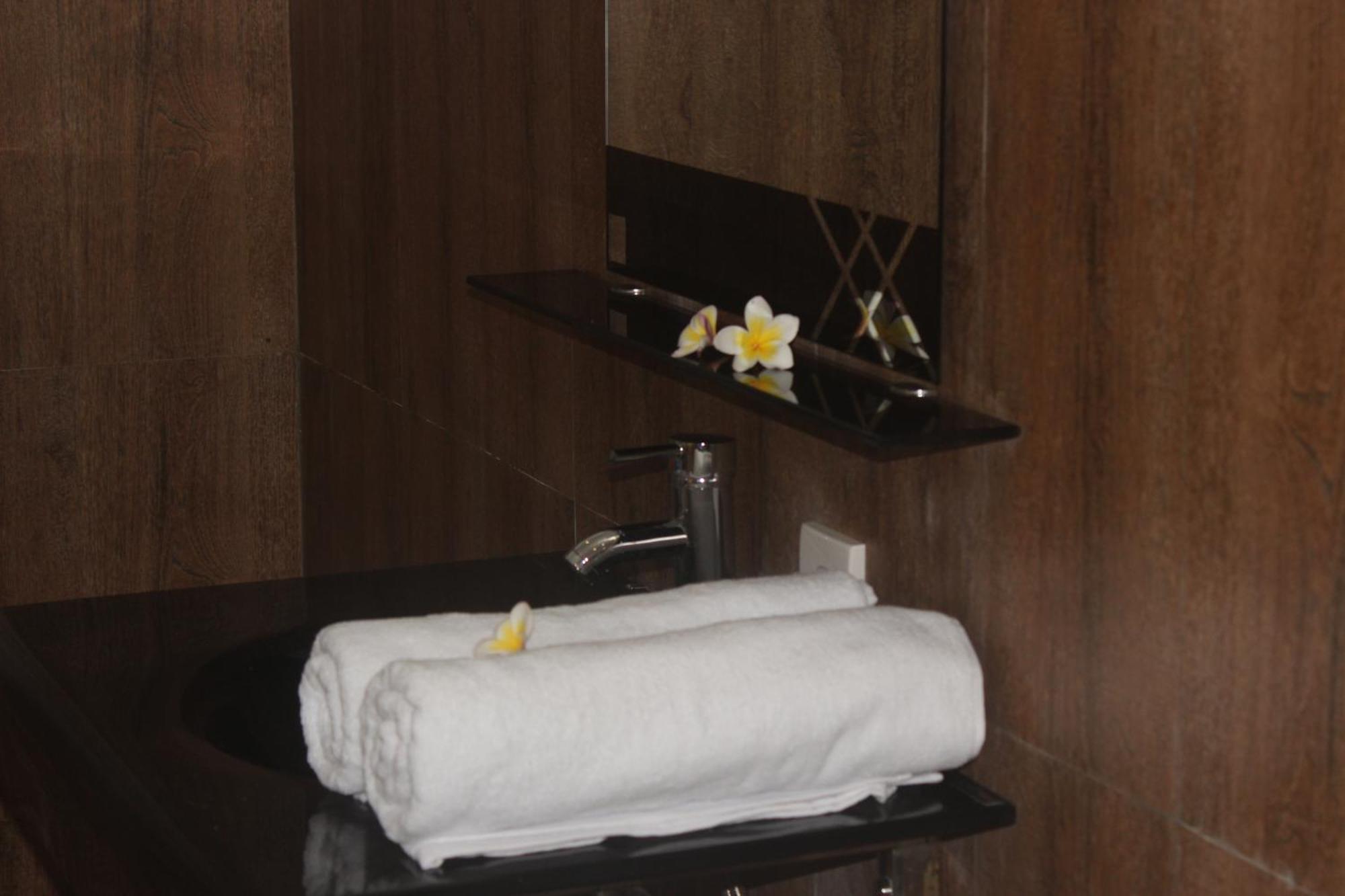 Silvy Guesthouse Canggu Buitenkant foto